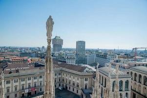 spiror av katedralen i milano foto