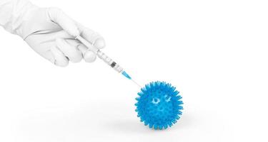 hand som håller spruta med vaccin mot coronavirus. foto