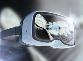 virtuell verklighetsglasögon, affärer, teknik, internet och nätverkskoncept. kokain, sked engångsspruta abstrakt som representerar kryptovalutan eller digitala pengar. foto