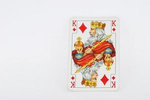 spelkort kungen av däck full vy på vit bakgrund foto