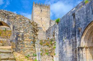 innergård av medeltida slott i leiria castelo de leiria foto