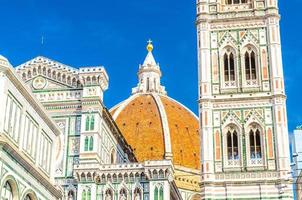 kupolen och klocktornet i Florens duomo, cattedrale di santa maria del fiore foto