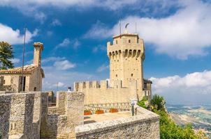 republik san marino seconda torre la cesta andra fästningstorn med merlons foto