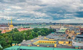 översta flygfoto panoramautsikt över Sankt Petersburg foto