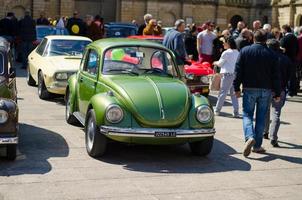 vintage klassiska retro bilar bilar i Italien foto