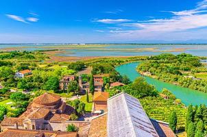 Flygfoto över torcello öar med byggnader foto