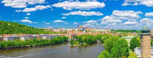panorama av Prags stads historiska centrum foto