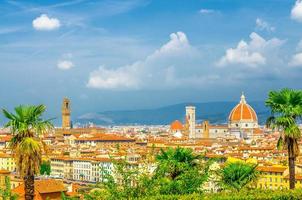 top panoramautsikt över Florens stad med katedralen duomo cattedrale di santa maria del fiore foto