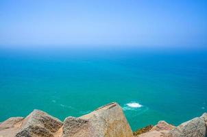 cabo da roca eller den västligaste punkten av kontinentala Europa och Eurasien, utsikt över Atlanten turkost vatten foto