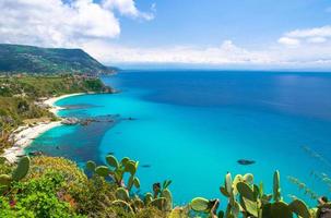 cape capo vaticano flygfoto från klippor, Kalabrien, södra Italien foto