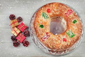 king cake eller roscon de reyes foto