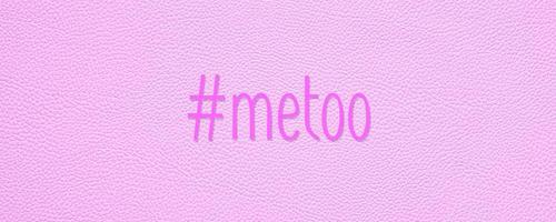 hashtag metoo på rosa läder textur bakgrund foto