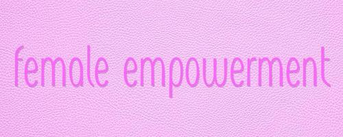 kvinnlig eller kvinna bemyndigande rosa banner foto