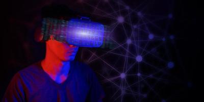 glasögon av virtuell verklighet. förstärkt verklighet, spel, framtida teknikkoncept. vr simulerad värld av metavers kroppsställning futuristisk klänning foto
