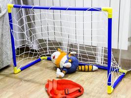 fotboll grind barn leksak som står i rummet foto