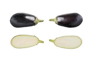 aubergine isolerad hel och halverad foto