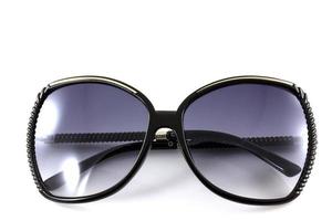 svart mode solglasögon isolera på vit bakgrund foto