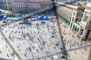 milano, Italien, 9 september 2018 folkmassor på torget Piazza del Duomo, Milano, Italien foto