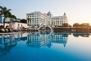 pool och strand av lyxhotell. typ nöjeskomplex. amara dolce vita lyxhotell. tillflykt. tekirova-kemer foto