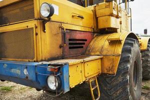 tung konstruktion loader bulldozer på byggområdet foto