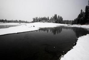 öppet vatten på vintern foto