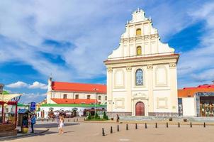 minsk, Vitryssland, 26 juli 2020 st. joseph romersk-katolska kyrkan barock arkitektur stil byggnad i minsk foto