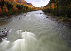 tahltanfloden i norra brittisk columbia foto
