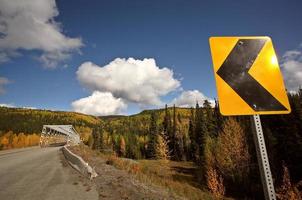 stikine river bridge i brittisk columbia foto