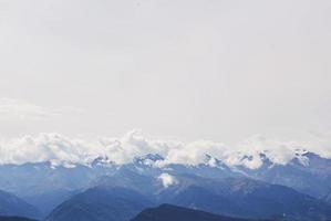 Hick dimma på bergspasset goulet. georgia svaneti. Europa. Kaukasus bergen foto