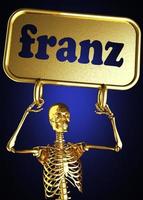 franz word och gyllene skelett foto