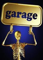 garageord och gyllene skelett foto