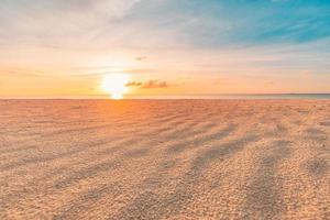 havssand himmel strand närbild. panoramalandskap. inspirera tropisk strand kust havsbild horisont. horisont vågor surfa strand lugn lugn avkopplande solljus sommar humör. semester resor semester banner foto