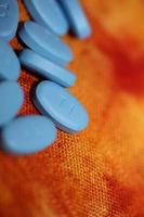 blå medicinska piller närbild bakgrund hög kvalitet stor storlek tryck foto