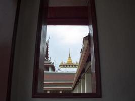 wat saket ratcha wora maha wihan bangkok thailand.templet wat sa ket är ett gammalt tempel under ayutthaya-perioden. foto