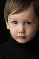 porträtt av en liten pojke foto