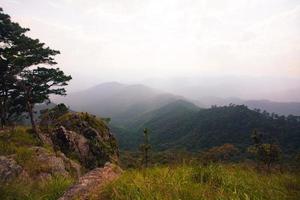 doi chik jong utsiktspunkt, lampang provinsen, thailand foto