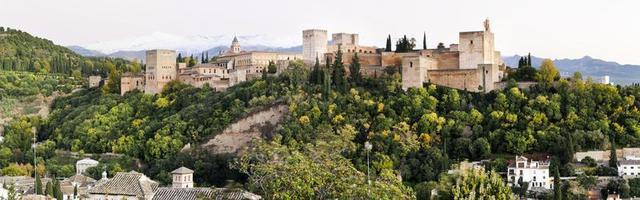 panorama av alhambra och granada landskap från albaicin foto