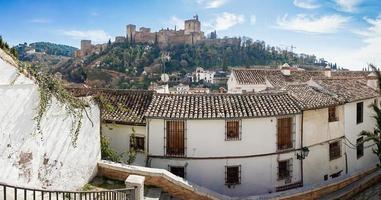 utsikt över alhambra i granada från albaicin foto