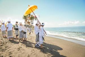 sanur, bali, indonesien, 2015 - melasti är en hinduisk balinesisk reningsceremoni och ritual foto