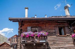 livigno blommig balkong prydnadsbalkonger foto