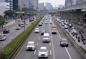 jakarta, indonesien, 2022-trafik på jakarta motorväg foto