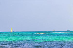 båtar yachter mellan cozumel island och playa del carmen mexico. foto