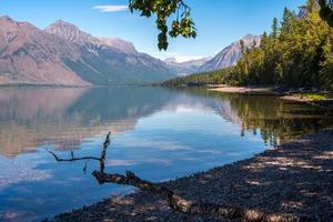 utsikt över lake mcdonald i montana foto