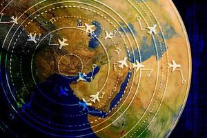 simulerad skärm som visar olika flygningar för transport och passagerare med världen som bakgrund foto