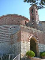 kyrka och kapell i montesiepi, Toscana, Italien foto