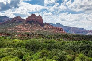 naturskön utsikt över bergen nära sedona i arizona foto