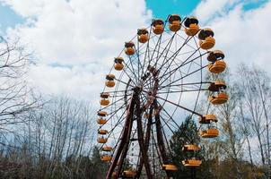 abadonrd pariserhjul i pripyat spökstad i tjernobyl utanförskapszon, Ukraina foto