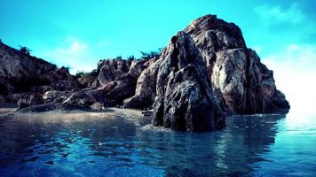 Medelhavets klippiga stränder och landskap foto