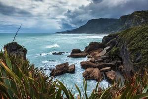 punakaiki kustlinje i Nya Zeeland foto