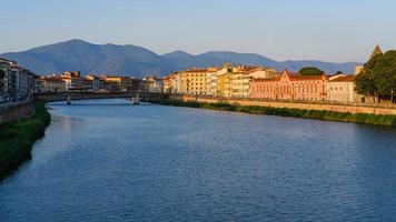 floden arno stränder pisa toscana italien foto